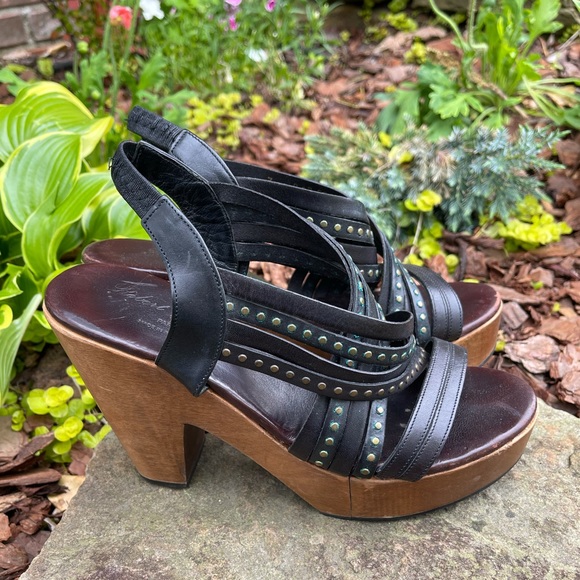 Robert Clergerie Wood Platform Leather Heels - Picture 3 of 10